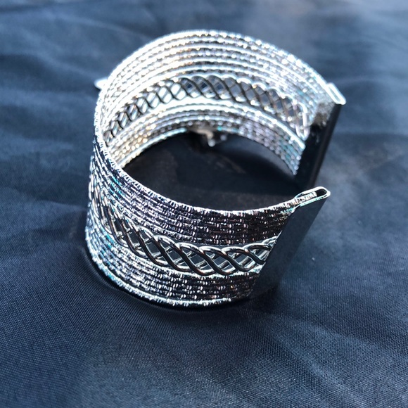 It’s Sense cuff bracelet - Picture 2 of 5